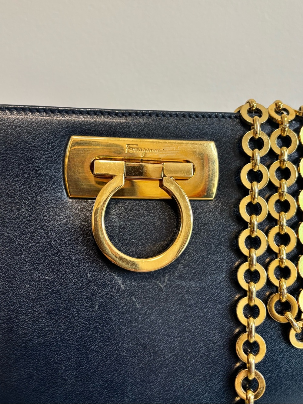 Salvatore Ferragamo Vintage Gancini Black Leather Chain Shoulder Bag Gold Italy - Picture 4 of 16
